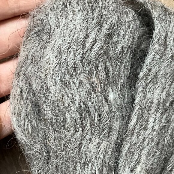 100% Wool Hand Spun Gray Fiber Yarn - Picture 3 of 10